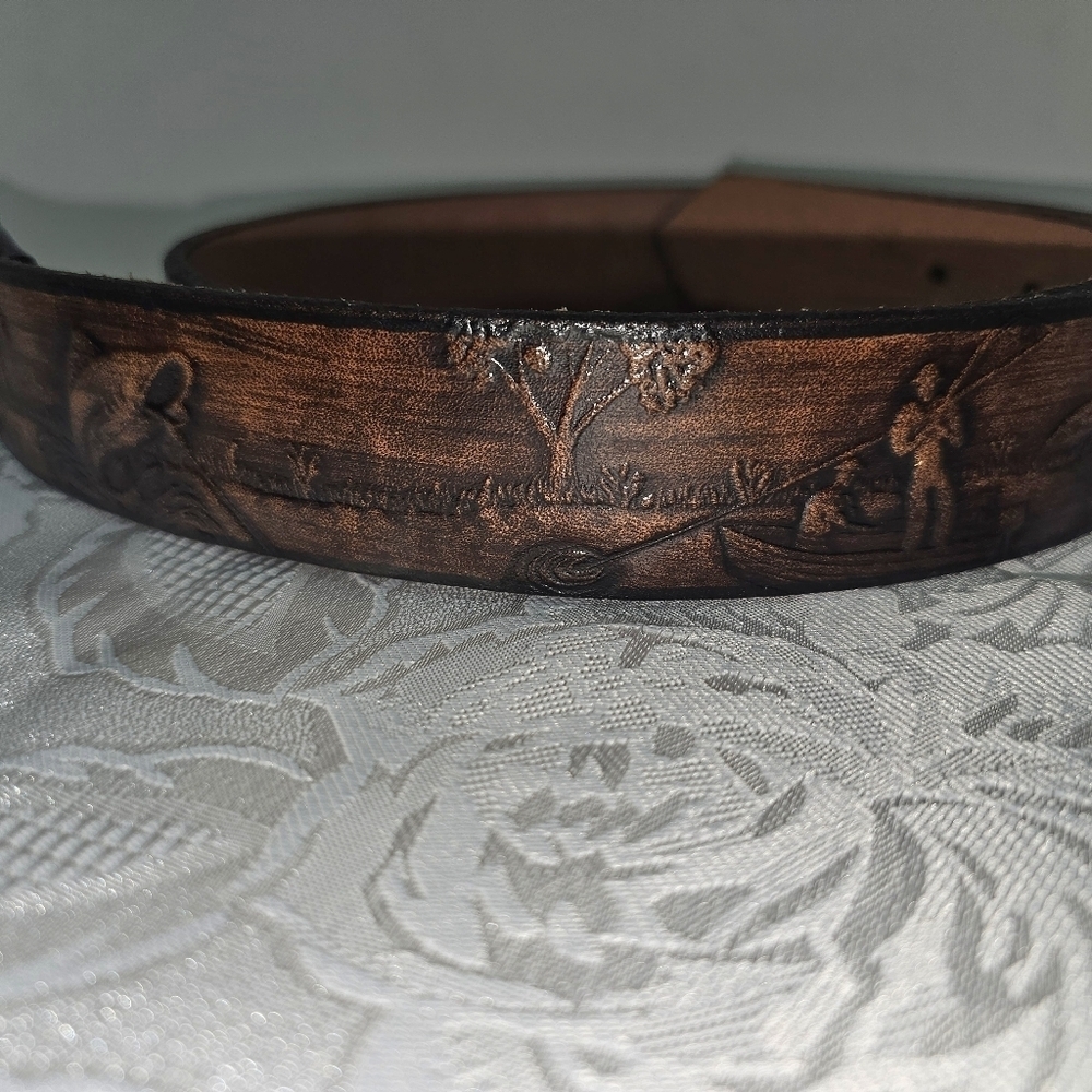 Vintage Handmade Leather with embossed Wildlife Scene Design Western Style Sz 32 - Picture 3 of 10